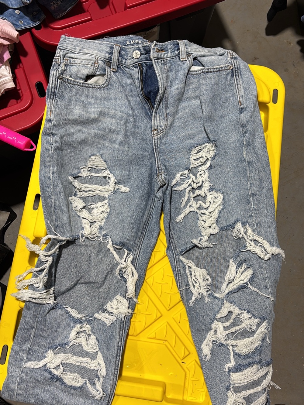 American Eagle Outfitters Light Wash Distressed Relaxed Jeans